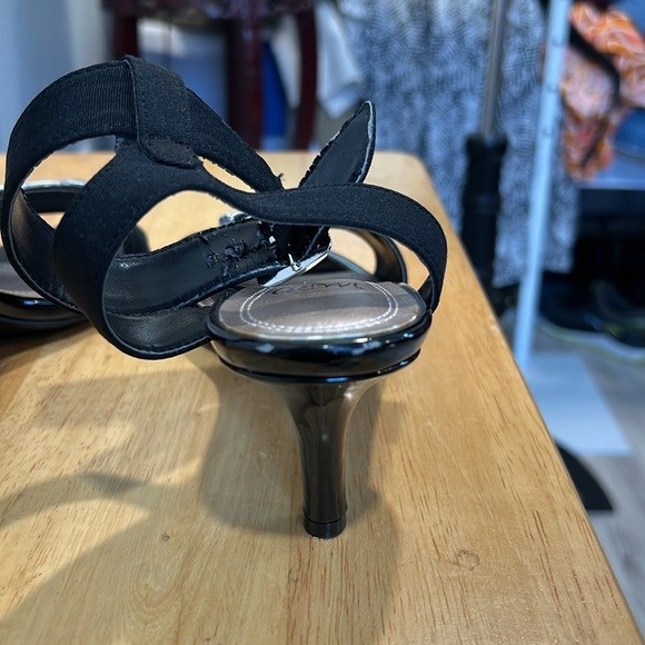 IMPO size 7.5 kitten heels with black ankle strap great used condition - Picture 8 of 8